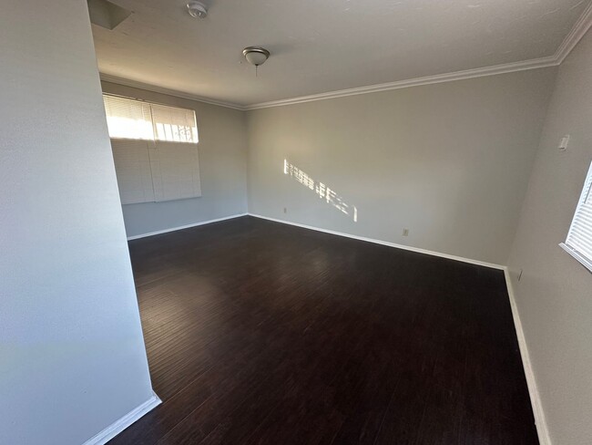 Photo - 717 W 214th St Unidad 717 1/2