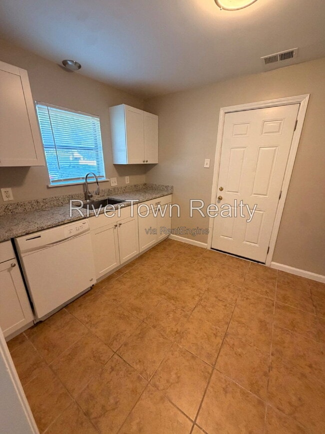 Photo - 1102 Maria St