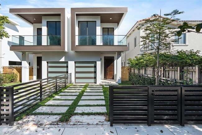 Building Photo - 1247 SW 13th Ave