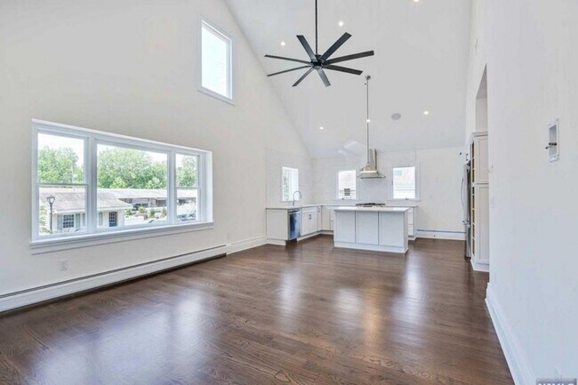 Photo - 26 Bogert St