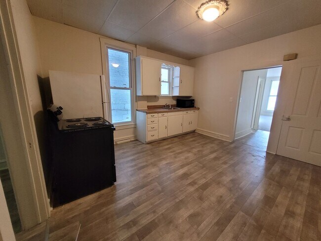 Photo - 86 E Franklin St Unidad First Floor