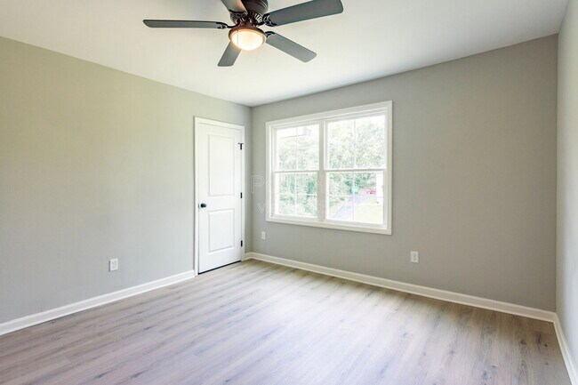 Photo - 400 Gallery Ln