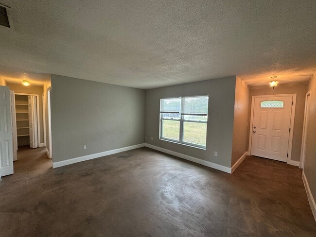 Photo - Lovely 3 Bedroom, 2 Bathroom Home in the Heart of Deltona!!