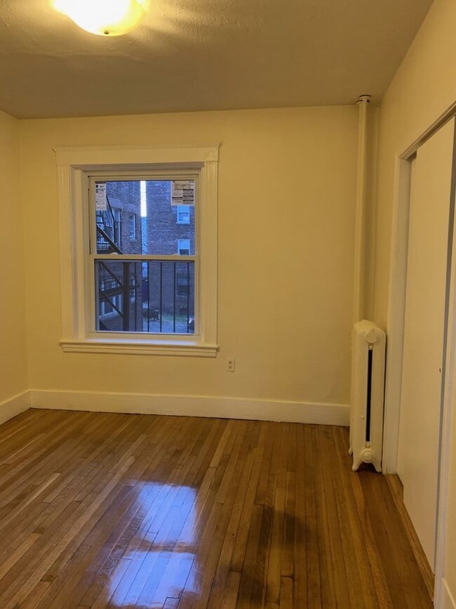Photo - No Fee!  Gorgeous Comm Ave Apt by T!  Ht/HW Inc, Modern Appliances.  Cat & Small Dog OK