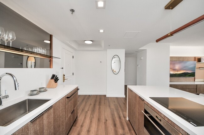 Building Photo - 1300 Lamar St Unit T8