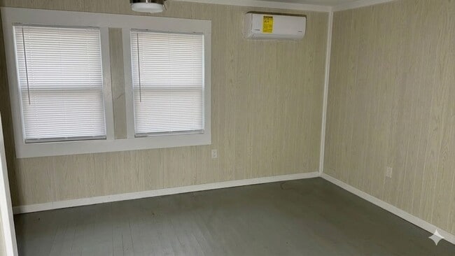 Photo - MOVE-IN SPECIAL: FREE 1ST FULL MONTH'S RENT!**