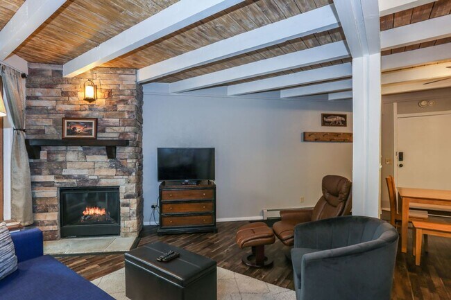 Photo - 2 bed, 1 bath available for 1-year in Silv...