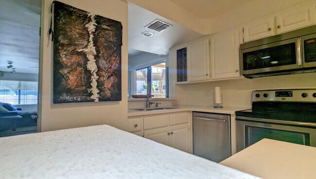 Building Photo - 5124 N 31st Pl Unit 517