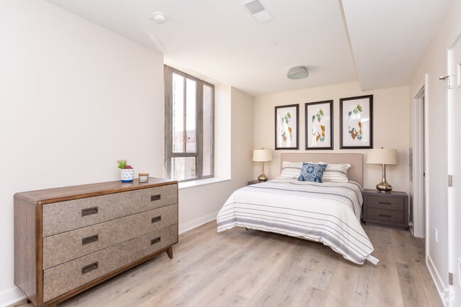 Studio, 1 BA - 402 SF