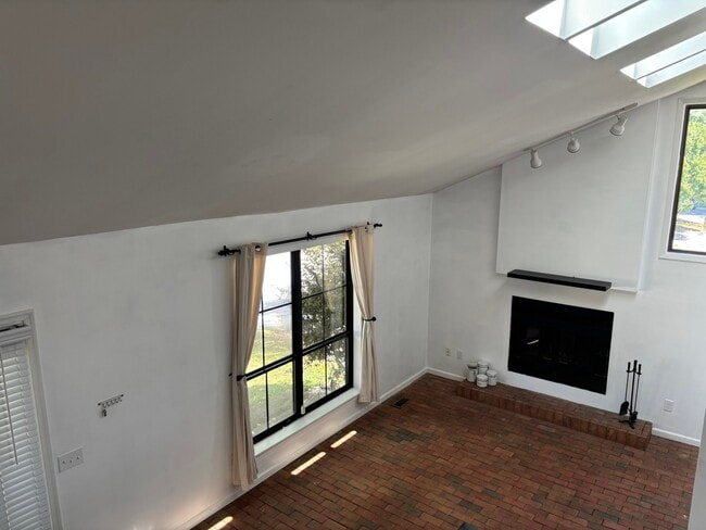 Photo - 913 Langdon Ct