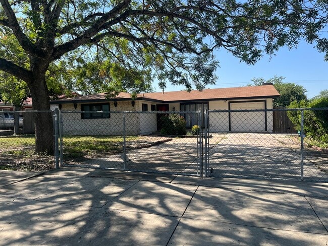 Building Photo - 506 Demya Dr