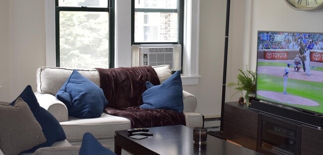 Photo - 3839 N Greenview Ave