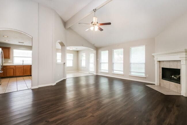Photo - 30 Shimmer Pond Pl