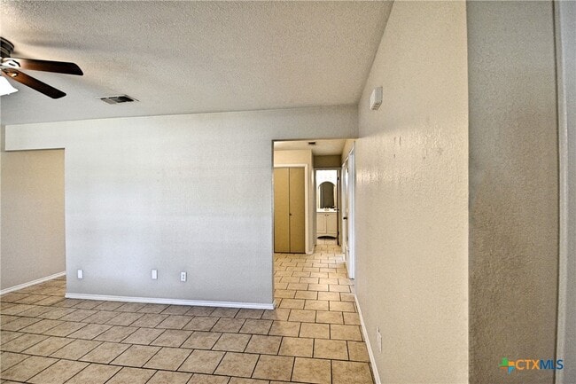 Photo - 525 Buttercup Ln