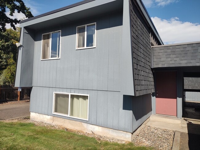 Building Photo - 1122 Francis Ave Unit 2A