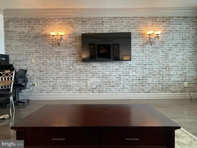 Photo - 717 S Christopher Columbus Blvd Unit 903