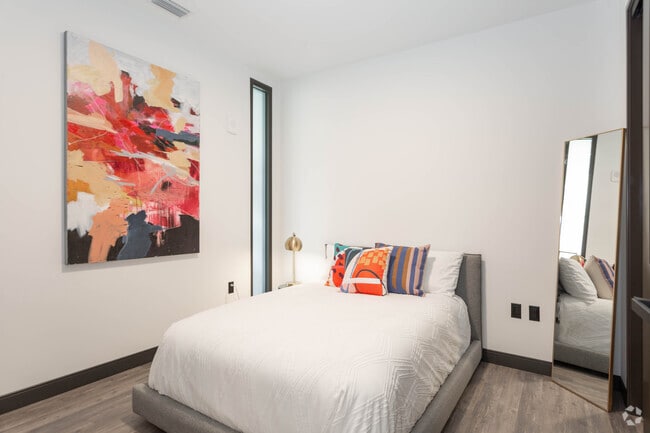 2BD, 2BA - 1,072SF