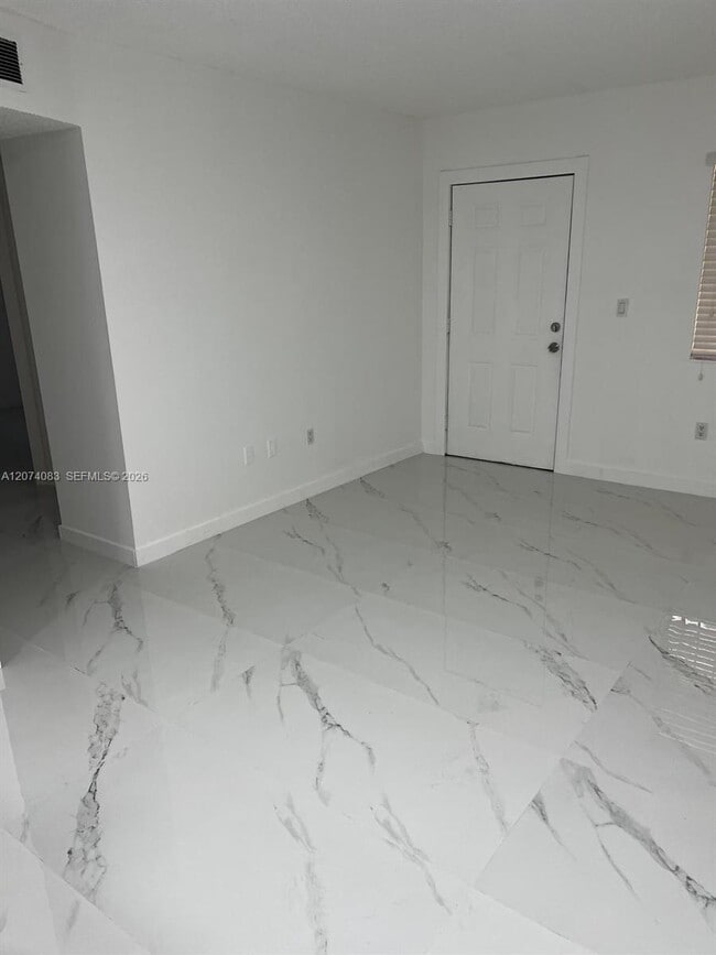 Building Photo - 5560 W 21st Ct Unit 108