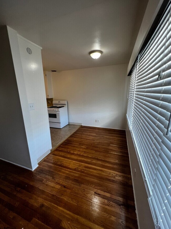 3024-3034 Luna Drive