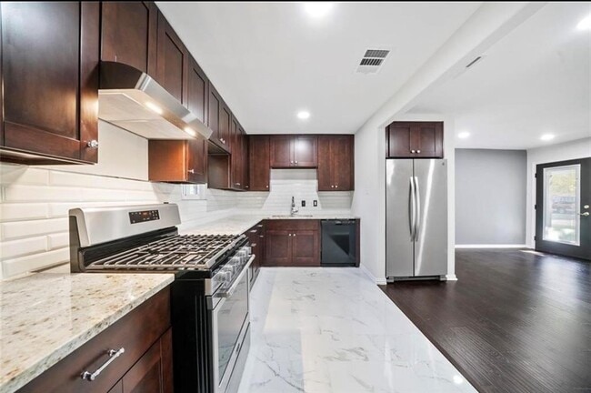 Photo - 6526 Westview Dr