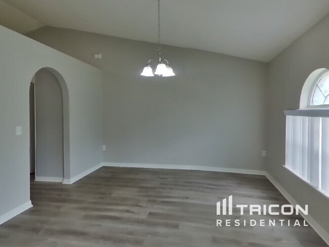 Photo - 2232 Nettlebrook St N