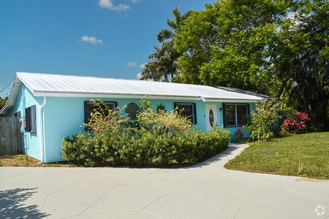 Building Photo - 6432 SE Clairmont Pl Rental