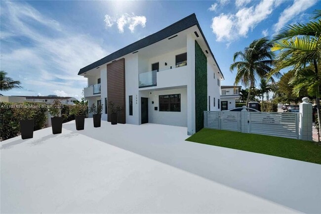 Building Photo - 7994 Crespi Blvd Rental