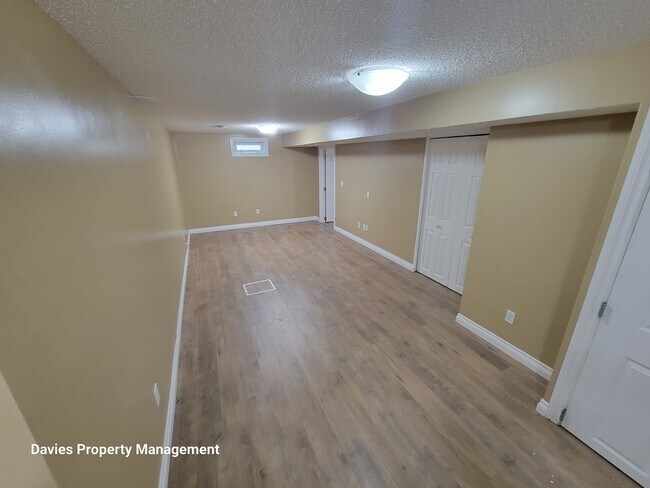 Photo - 9072-9052 52 St NW