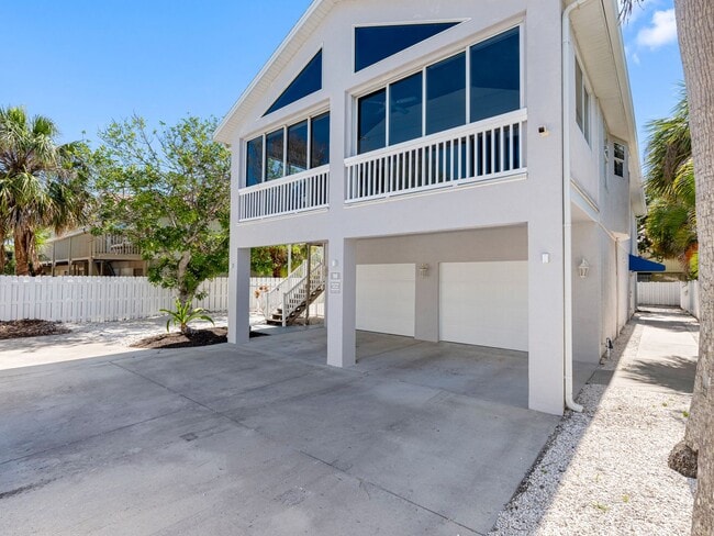 Steps to One of the Finest Beaches – Spaci... - Steps to One of the Finest Beaches – Spaci... Casa