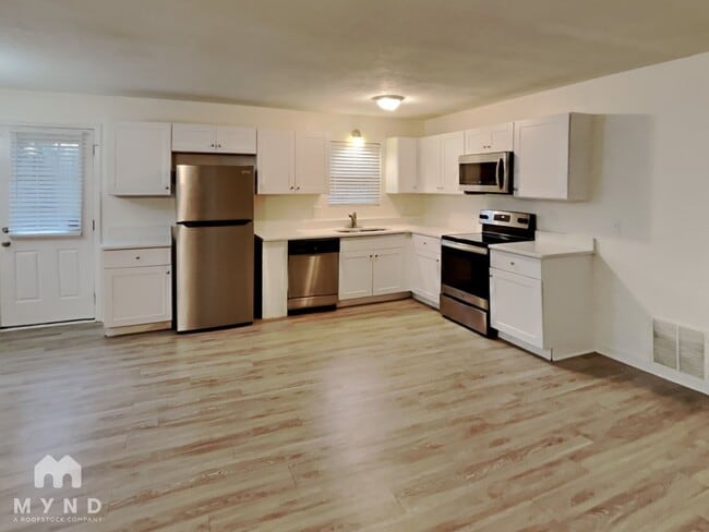 Photo - 456 Hardy Way