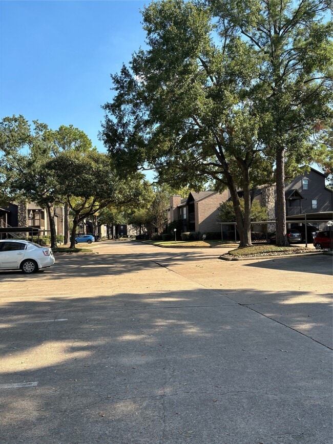 Building Photo - 12755 Mill Ridge Dr Unit 309