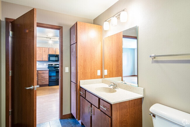 1BR, 1BA - 749SF - The Ideal