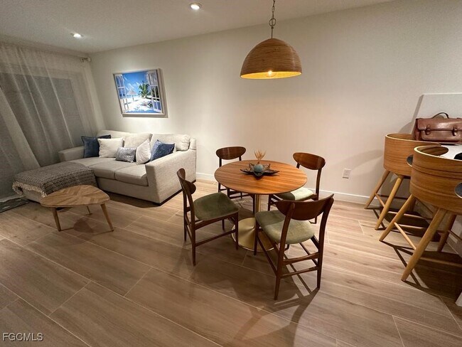 Building Photo - 72 7th St S Unit 112