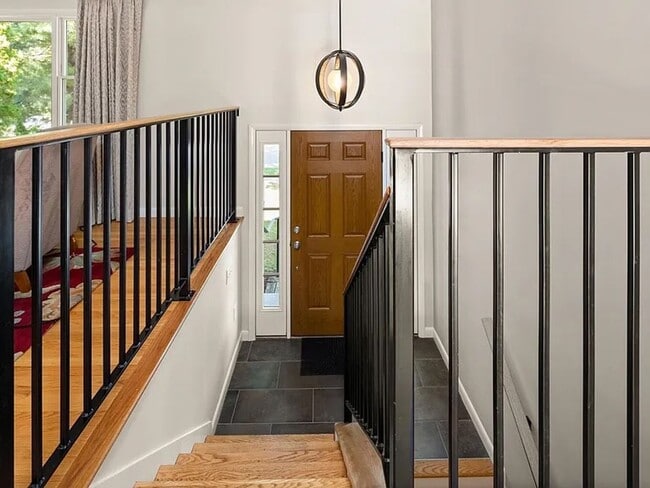 Photo - Modern Comfort on East Terrace — Perfect for Families or Professionals