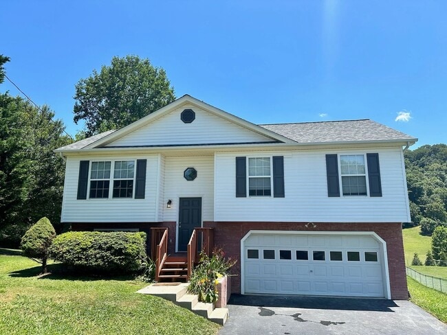 Building Photo - 3 bed/2bath in Jonesborough, TN, large bon... Rental