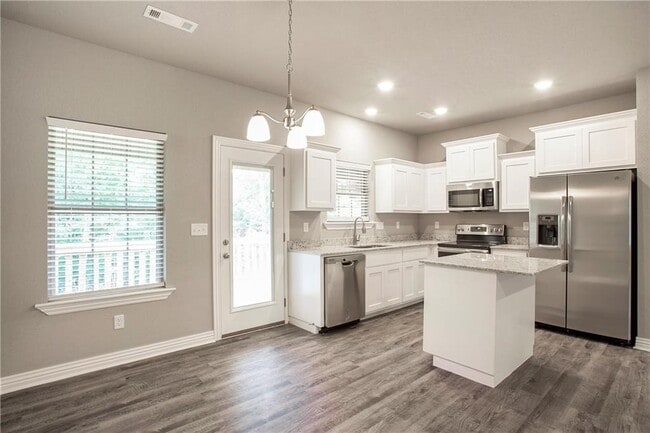 Photo - 25 Lockhart Ln