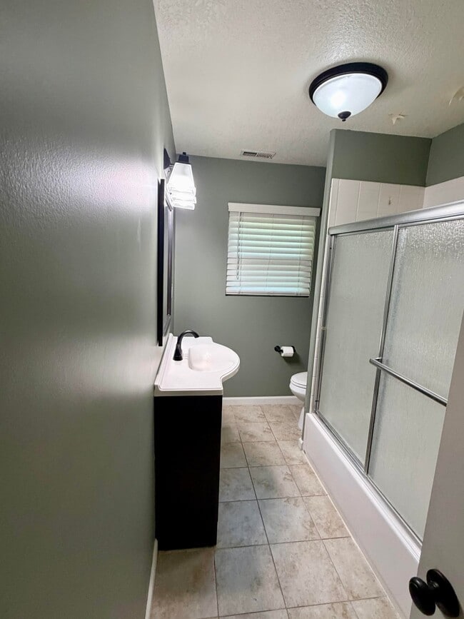 Photo - 2546 S 52 St