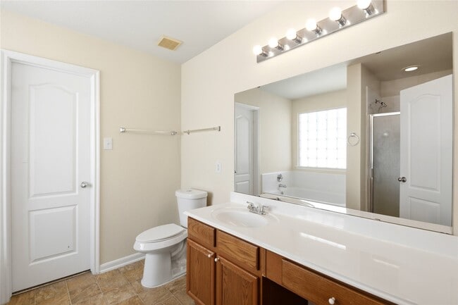 Photo - 526 Remington Lodge Ct