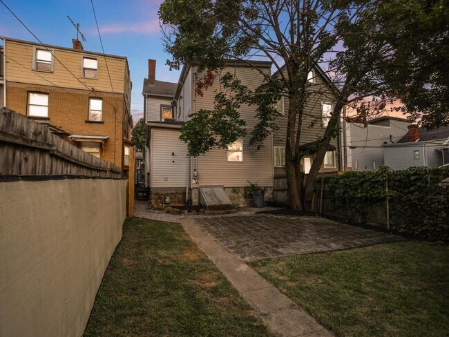 Photo - 715 N Beatty St