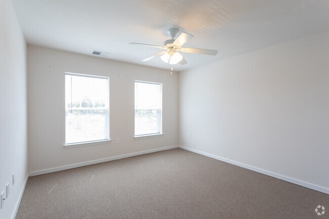 2BR, 2BA - 950 SF