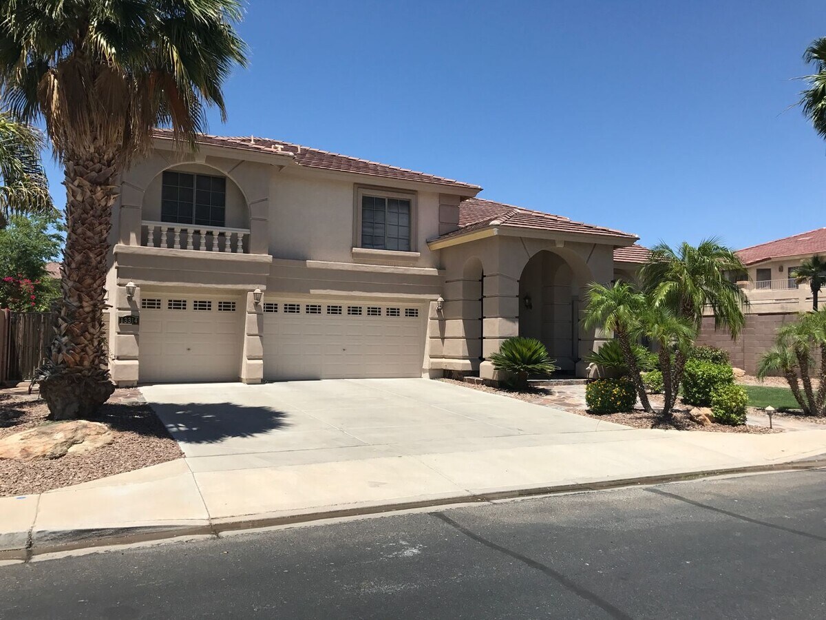 Photo - 5 bedroom 3.5 bathroom Home *Dreaming Summit*