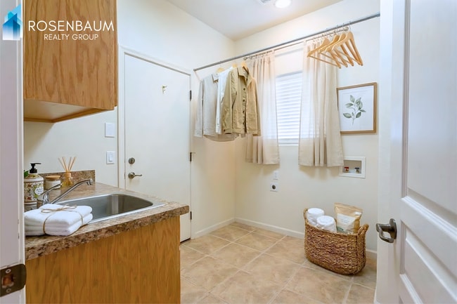 Photo - Gorgeous 3-beds, 2-baths home located in the desirable Willow Hills community of Prescott!