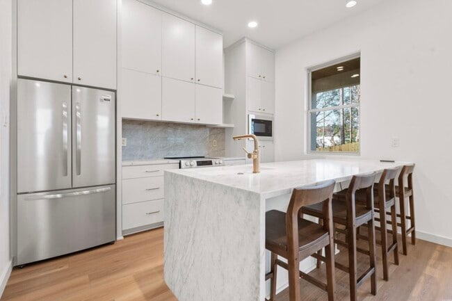 Photo - 137 Lakepointe Cove