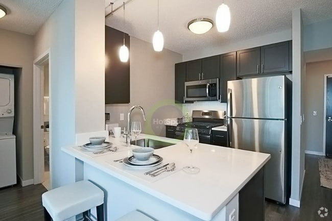 Building Photo - 363 E Ohio St Rental