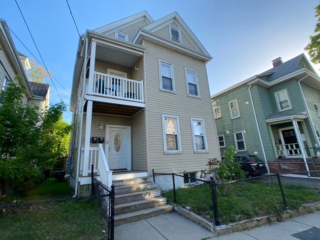 Building Photo - 20 Radcliffe Rd Unit 1