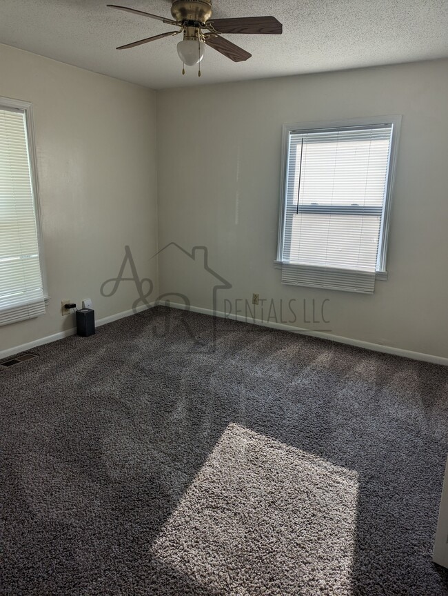 806 S Locust St Unit 1