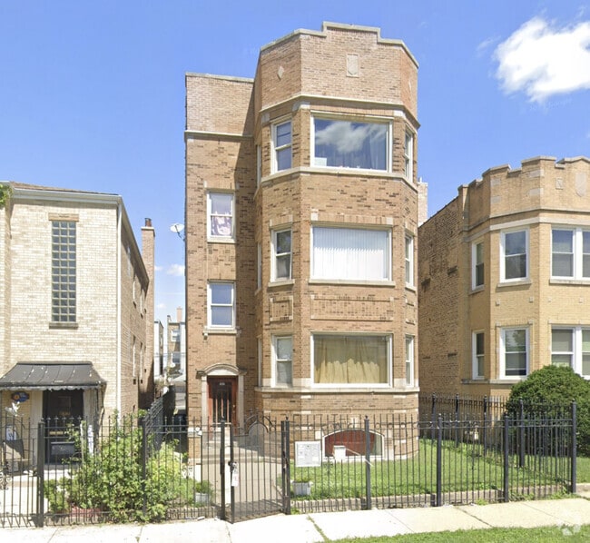 Building Photo - 4826 W Henderson St Rental