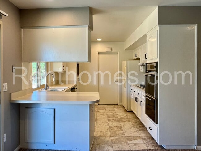 Photo - 1426 Kingston Dr