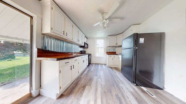 Photo - Haysville, Walking Distance to Town, 3 Bedroom!