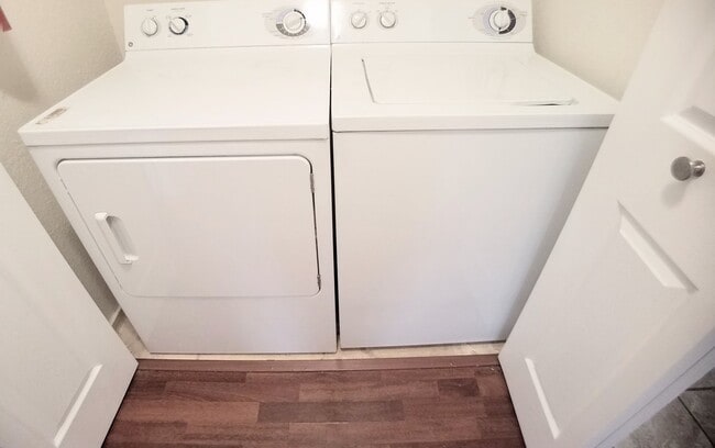 Photo - Beautiful 1/1 Wood Floors Condo for Rent i... Unit 6